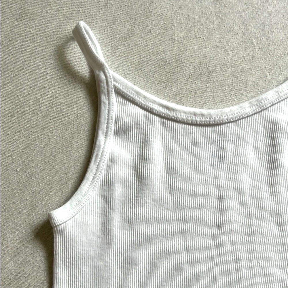 Brandy Melville, White Ribbed Tank Top, 100% cotton, One Size - Picture 8 of 10